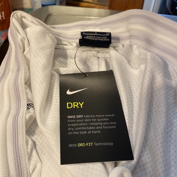 Nike ladies athletic shorts - Picture 4 of 5